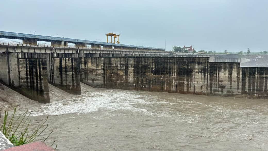 Yamuna water level rises at Hathnikund Barrage