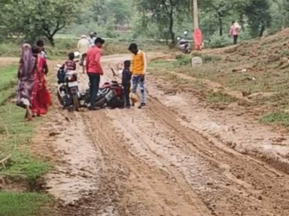 Commuting difficult due to mud