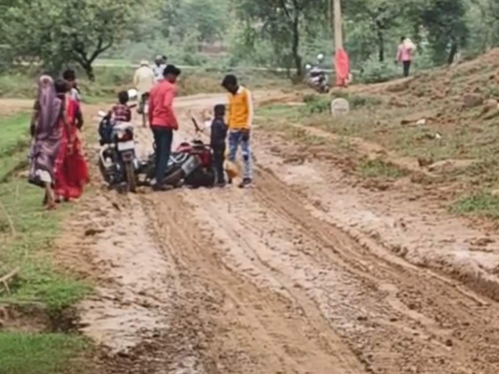 Commuting difficult due to mud