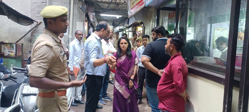 FSDA Commissioner raids 17 medical firms; sellers shut shops and flee.