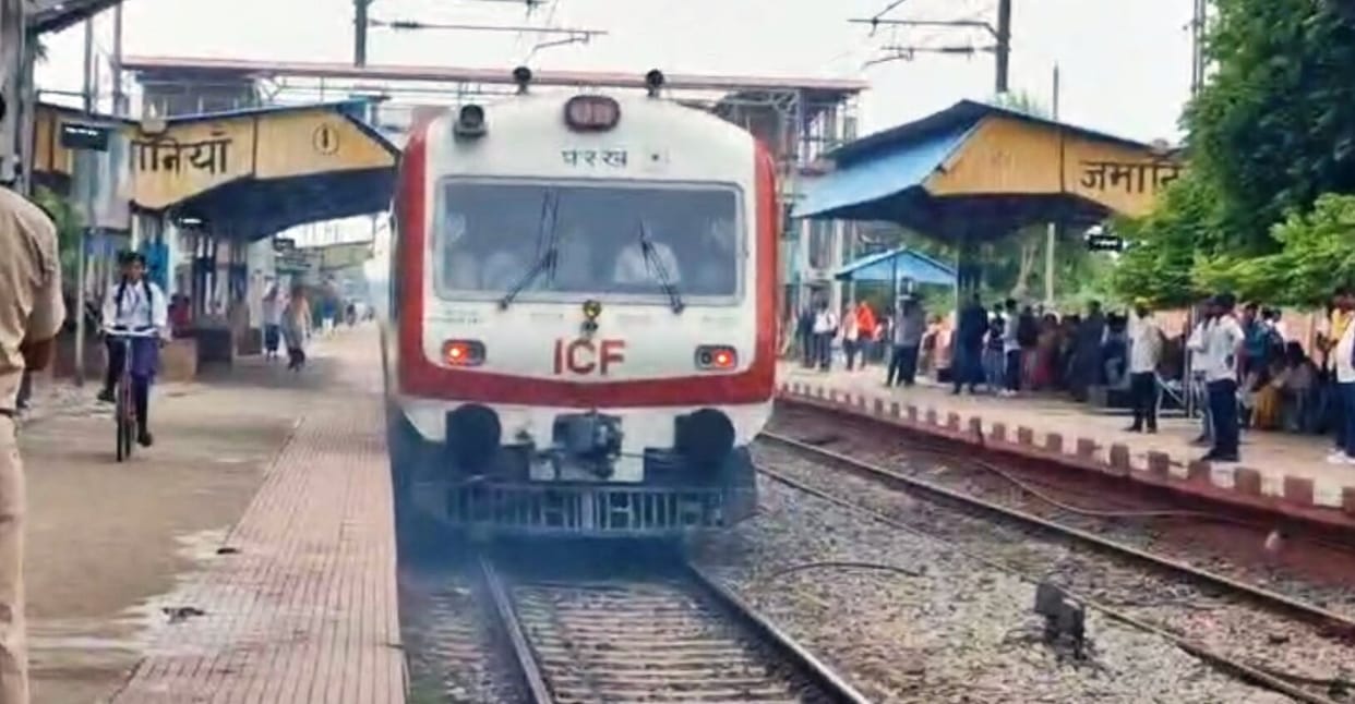 Filth found at Zamania station; water seen dripping from the passenger shed.