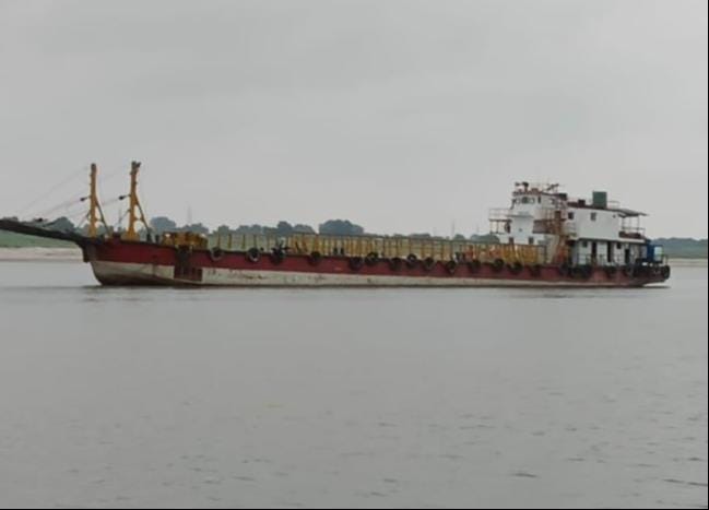 Work has begun to remove sand accumulated in the river to free the vessel stranded for 28 days.