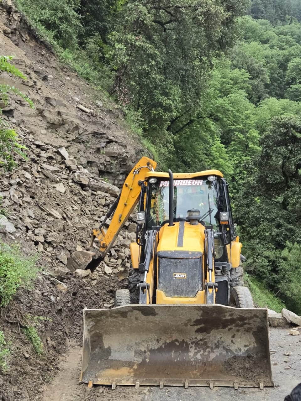 Landslide in Kotkhai blocks 30 roads, 18 remain closed