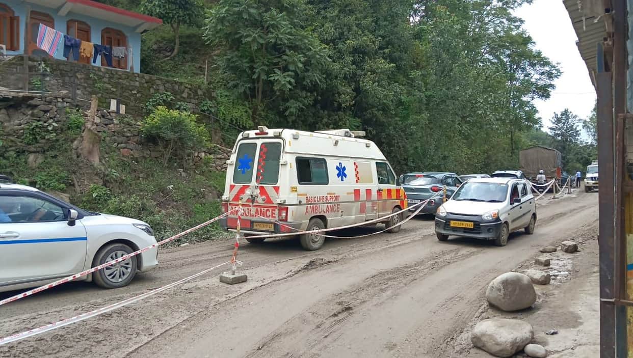 Hours-long traffic jam at Magal; ambulances also stuck; 29 roads remain closed due to rain.
