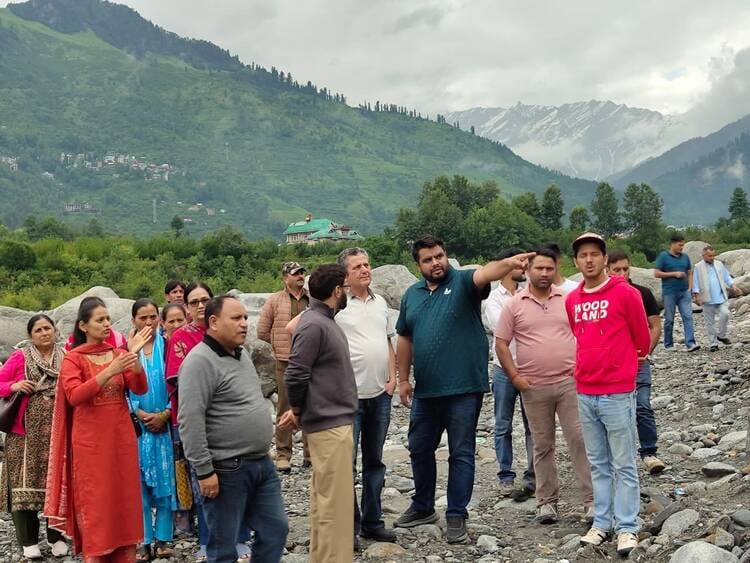 The MLA inspected flood-prone areas in Bahang.