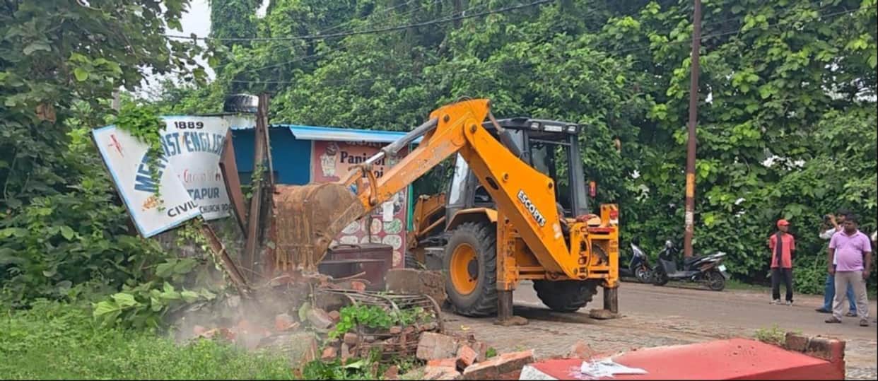 Land worth 100 crore freed from encroachment at Mission School