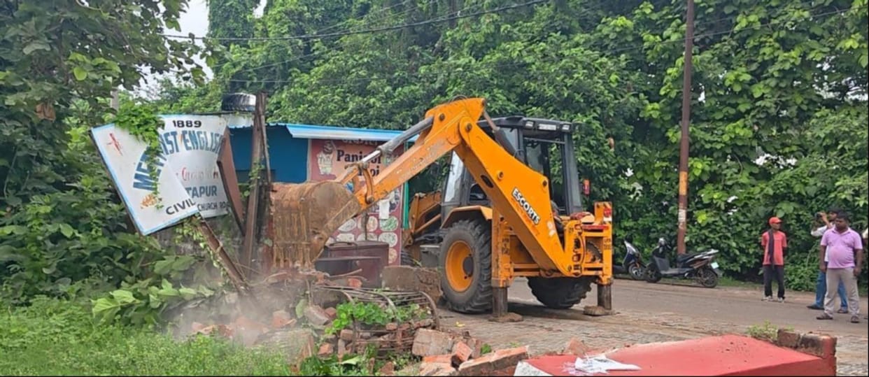 Land worth 100 crore freed from encroachment at Mission School