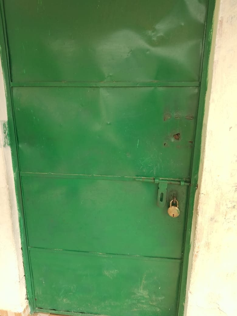 Goods worth thousands of rupees stolen after breaking the lock