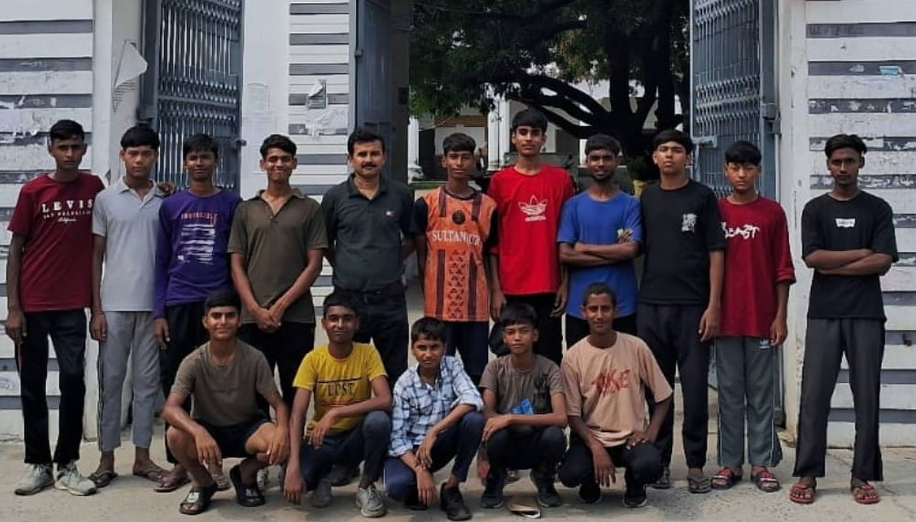  प्रदेश स्तरीय सुब्रतो मुखर्जी फुटबॉल प्रतियोगिता में प्रतिभाग करने आजमगढ़ पहुंचे खिलाड़ी। स्र