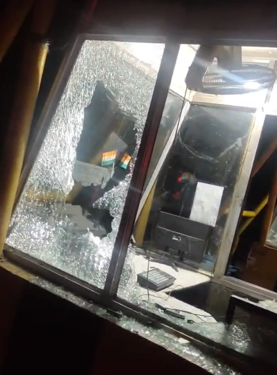 Wedding guests create a ruckus at Sabli toll plaza in Shahjahanpur