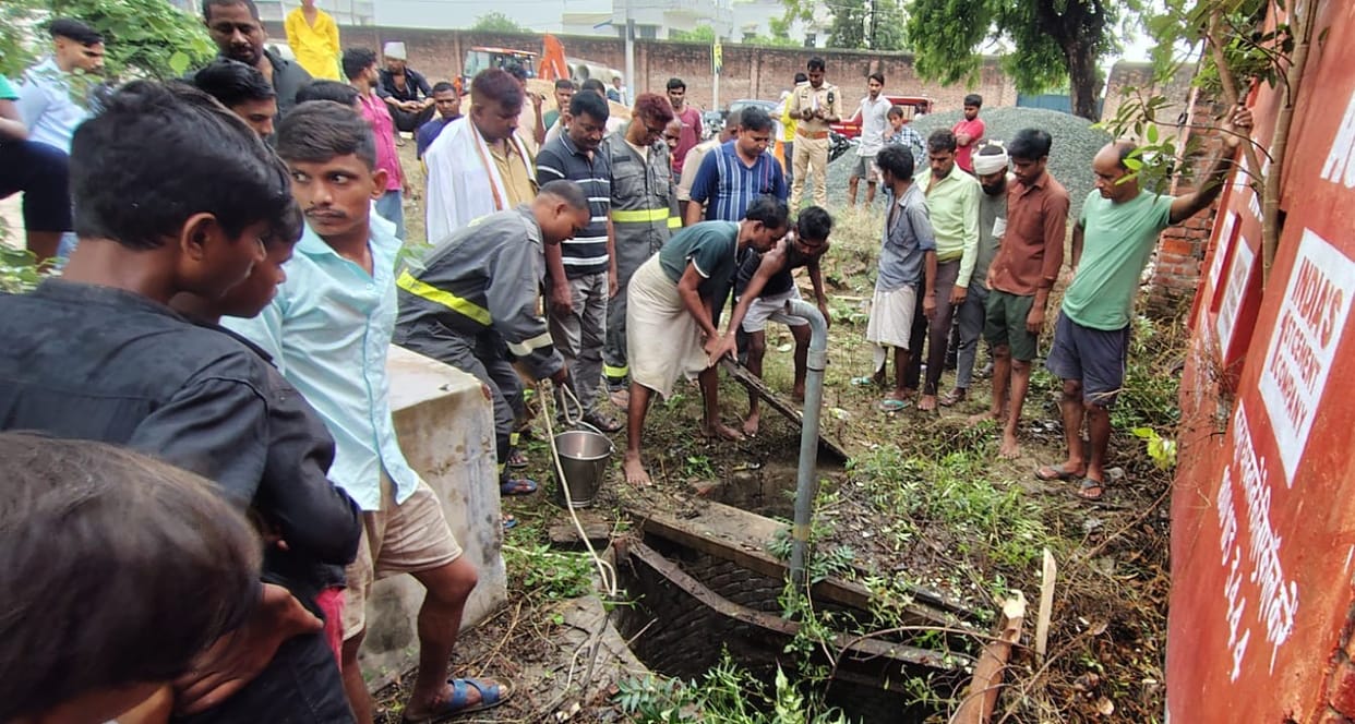 Cow falls into open well; fire brigade carries out rescue