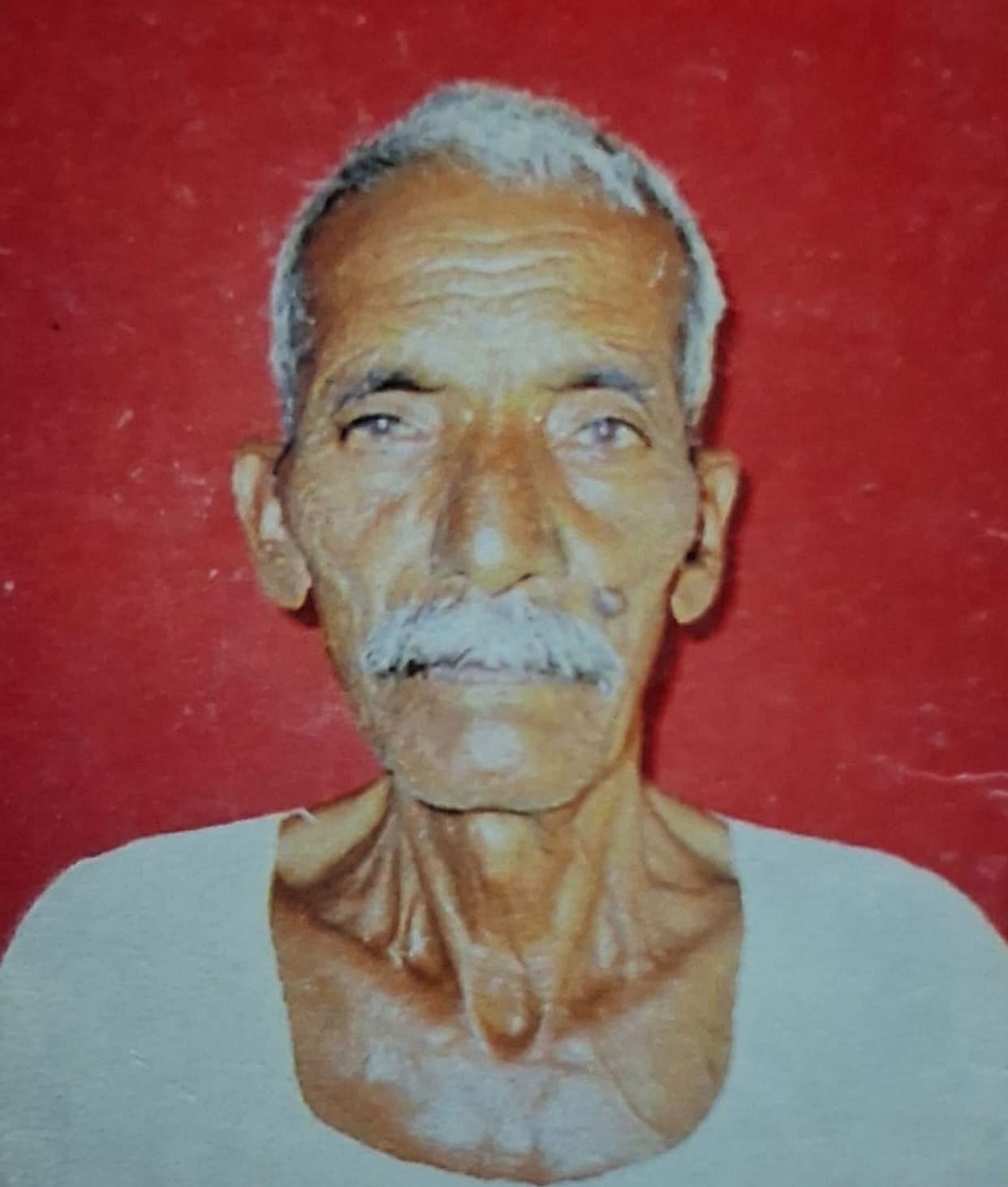 Father murdered by having his throat slit with an axe following a dispute over land division and the non-receipt of installment money.
