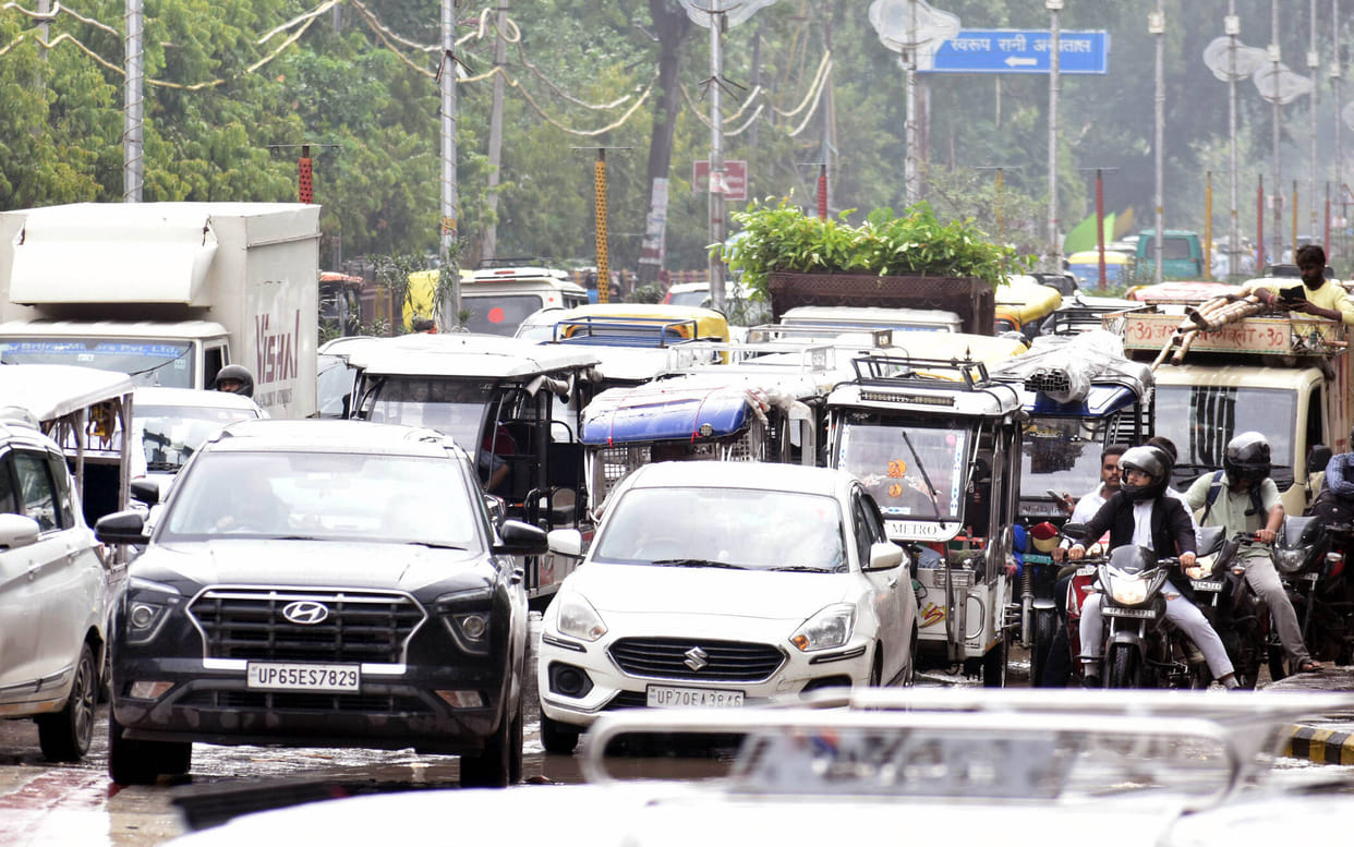 Traffic gridlock, city in distress