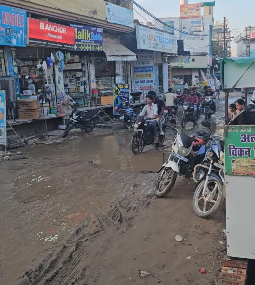 Waterlogging issue in Ganj Bazaar; traders threaten to launch a protest.