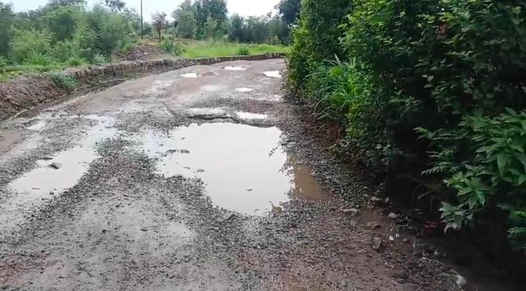The Kaudanwala-Salur road has deteriorated into a stretch of broken tarmac, scattered gravel, and potholes.