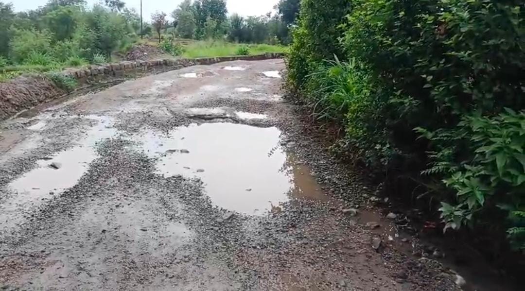 The Kaudanwala-Salur road has deteriorated into a stretch of broken tarmac, scattered gravel, and potholes.