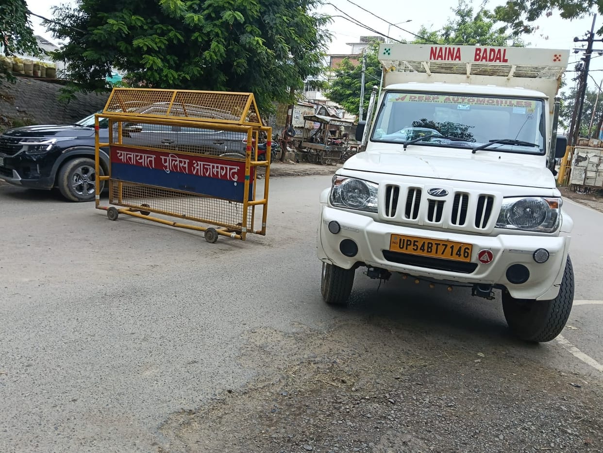 Strictness in showing off: Drivers break the rules when there's no police barricade for one-way roads