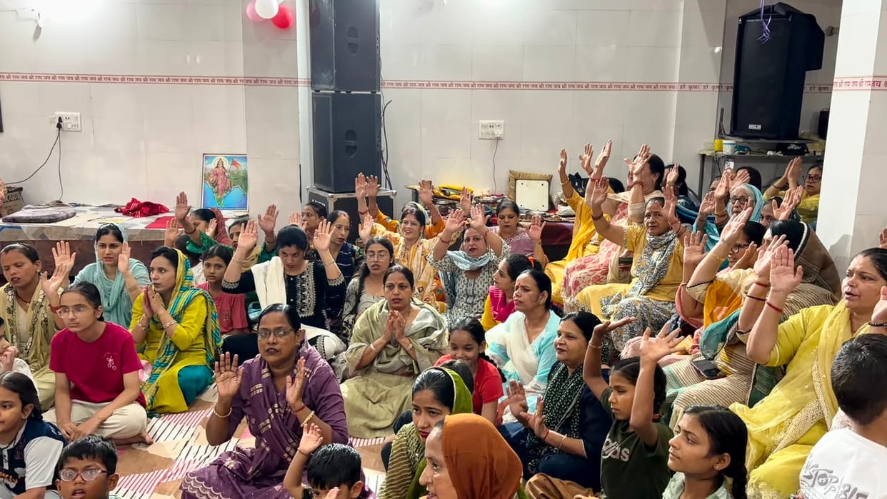 Devotees danced to Khatu Shyam bhajans