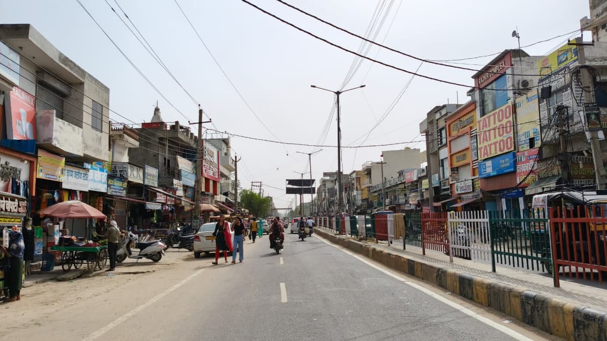 Daily life disrupted by sultry heat; day's temperature hits 37 degrees