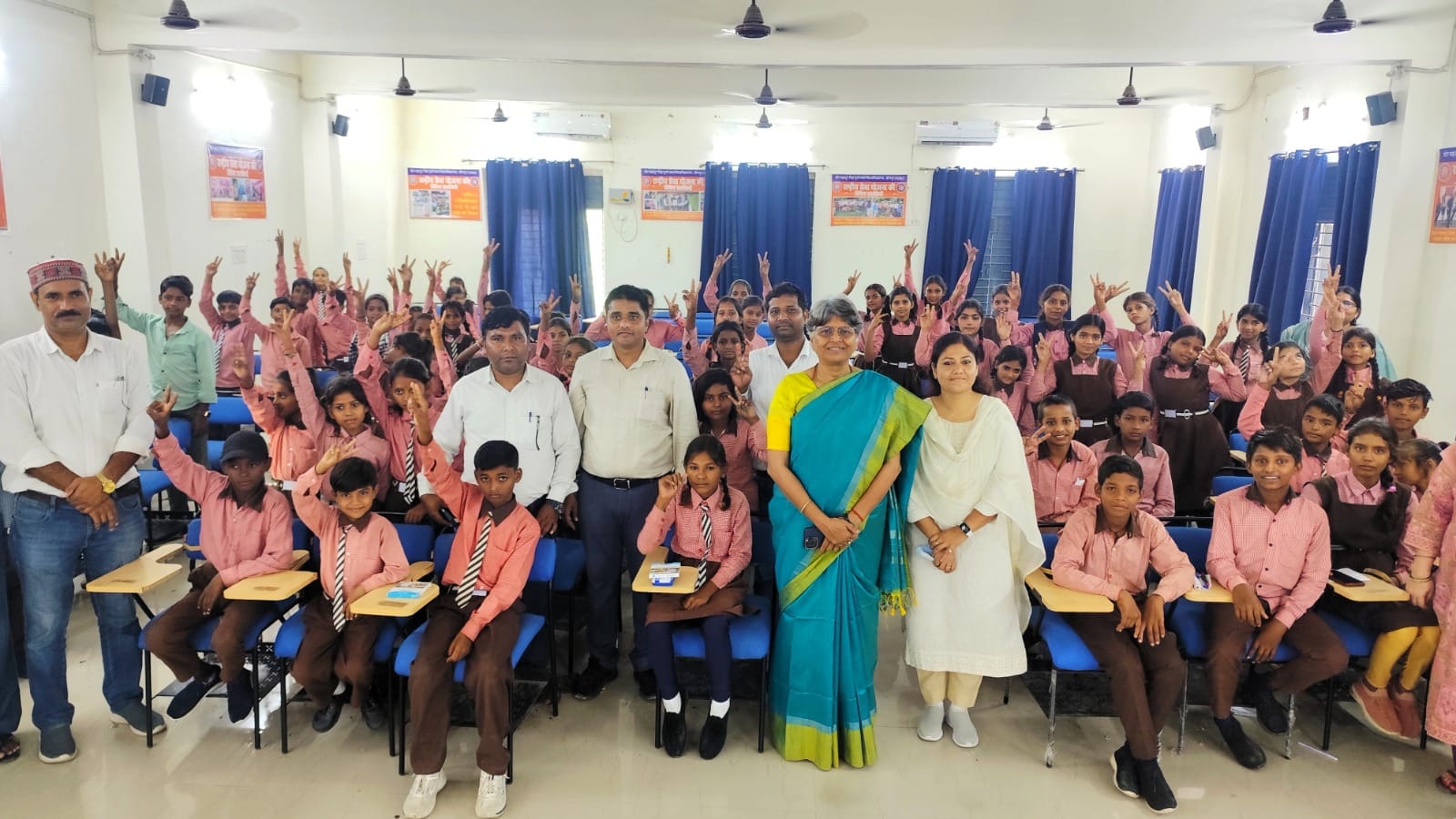 वीर बहादुर सिंह पूर्वांचल विश्वविद्यालय में आयोजित प्रतियोगिताओं के दौरान गोद लिए गए गांवों के 