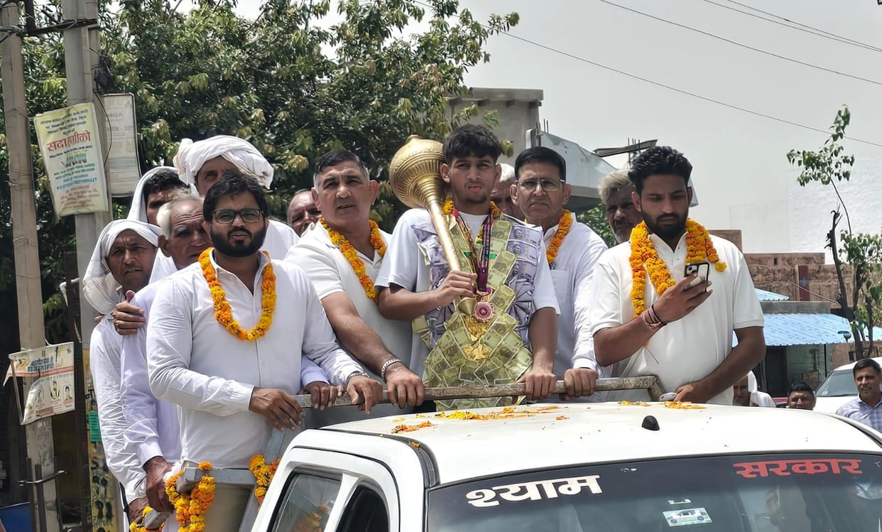 Bronze medalist Arman Chahar welcomed.