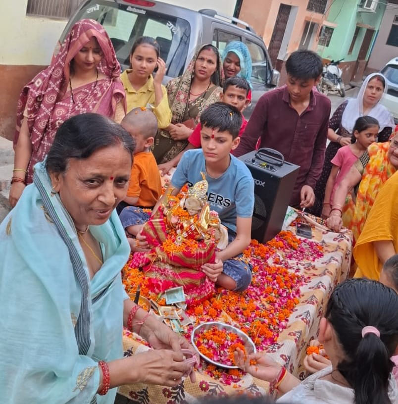 Mother Durga was consecrated amidst the chanting of Vedic mantras.