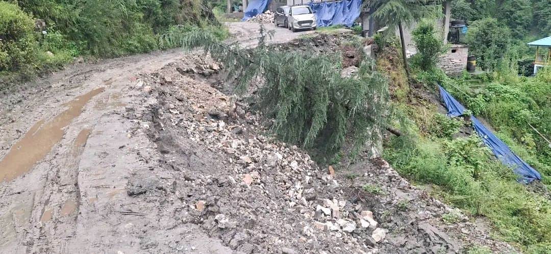 Bus service on Taklech-Darkali road has been suspended for a week.