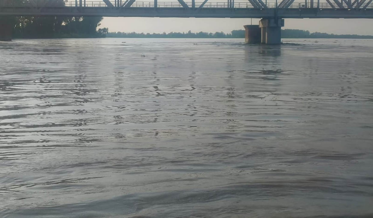 Ganga water level drops by 26 cm; concerns persist in the Khadar region.