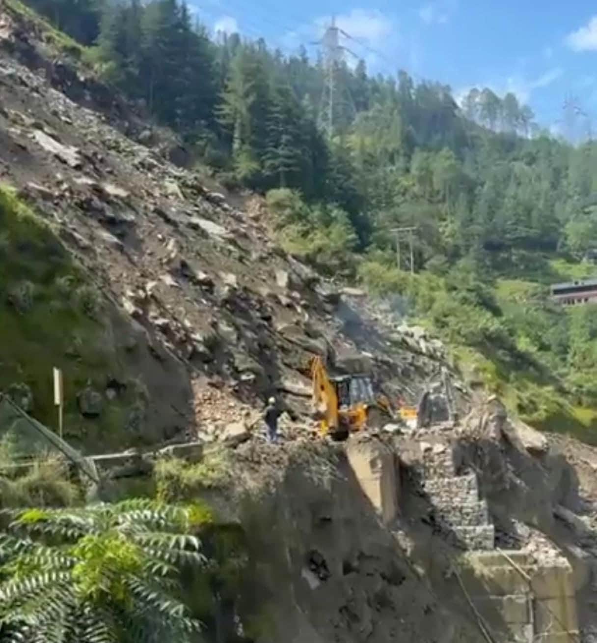 Sainj-Neuli road remained closed for six hours; vehicles supplying vegetables and milk were stranded.