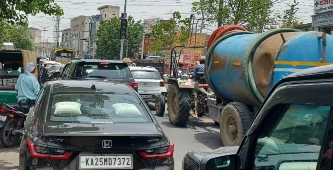 Encroachment on NH-919 is a major cause of traffic jams.