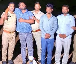 Three inter-district thieves arrested in an encounter; one shot in the leg.
