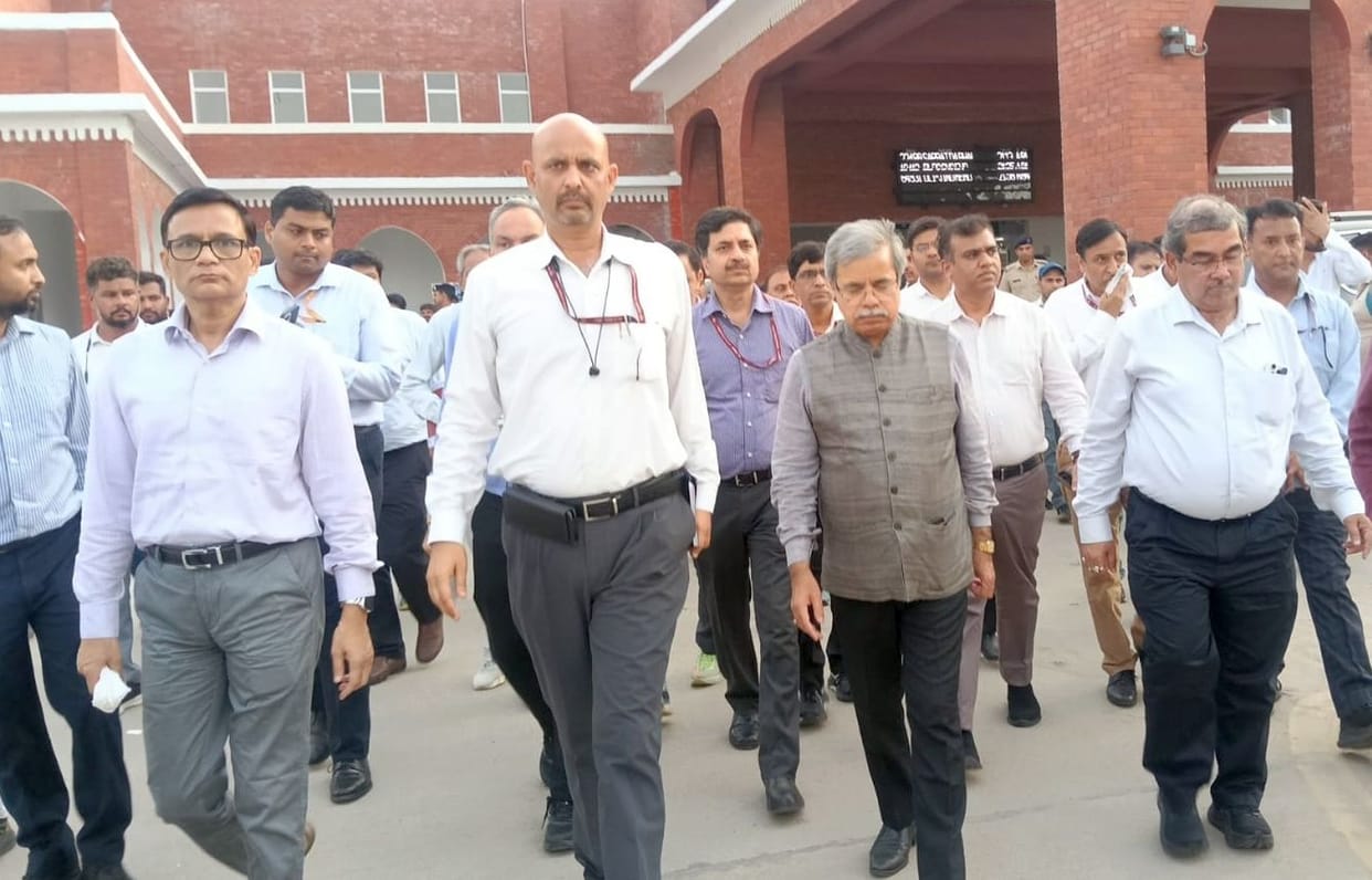 The hydrogen train has been developed under the 'Make in India' policy and will run at a speed of 75 kilometers per hour.