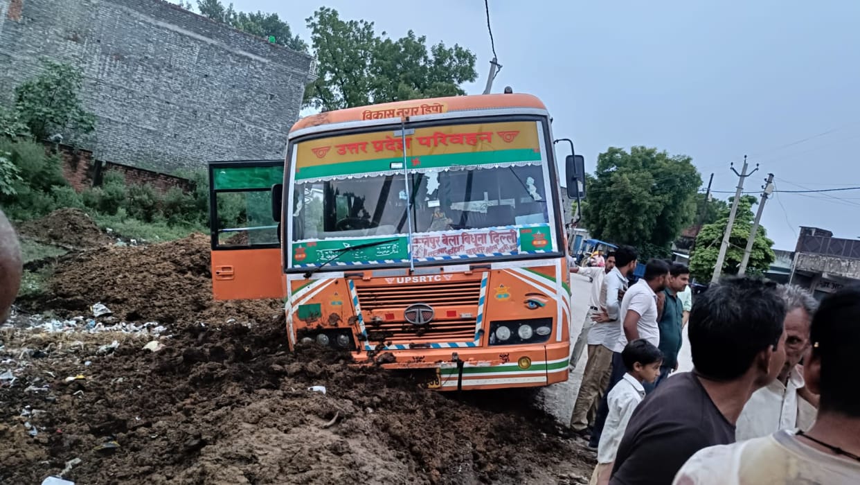 Roadways bus gets stuck in a marsh while overtaking.