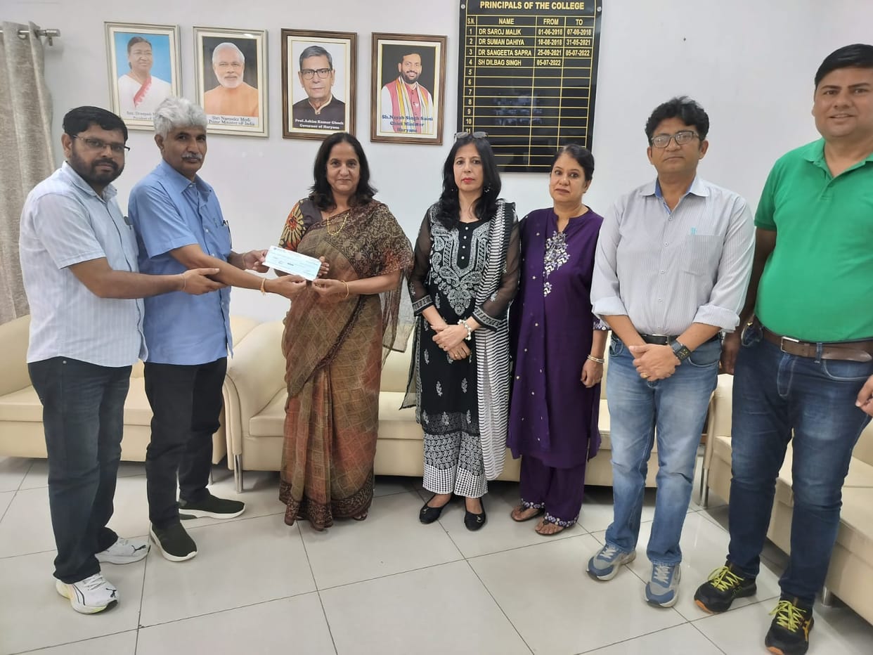 Cheque handed over to the college for the Major Aashirwad Scholarship.