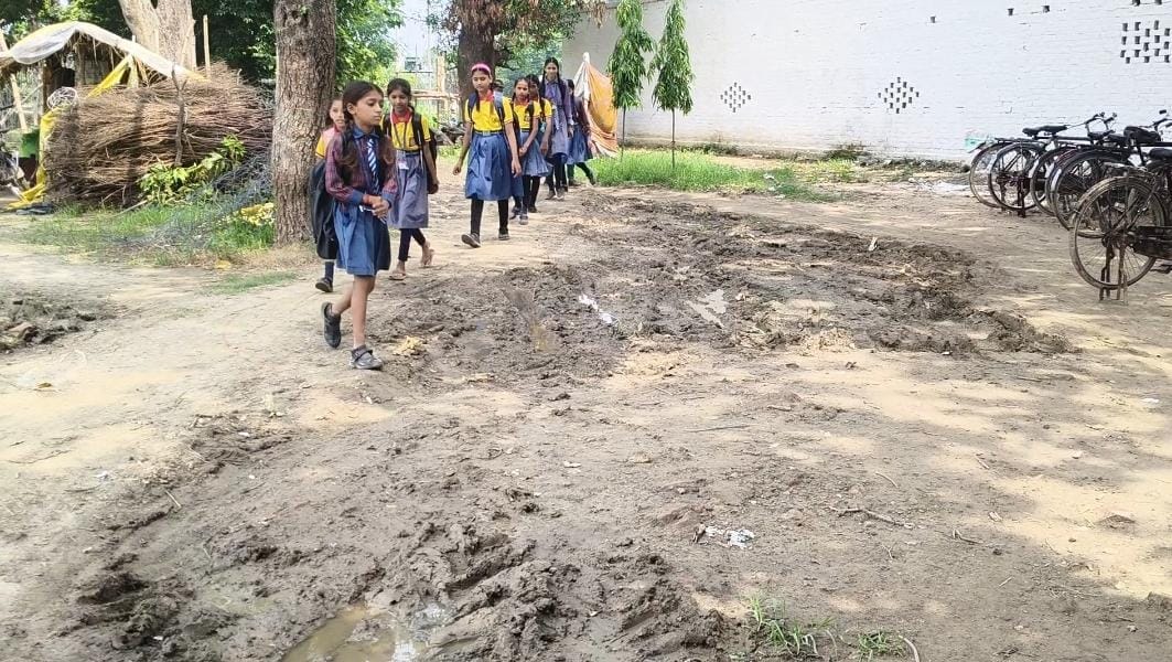 The road from Ganpa village to Chakia is in bad condition