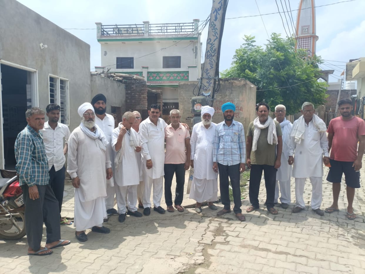 Congress District Vice-President Sunil Kundu discussed public issues.