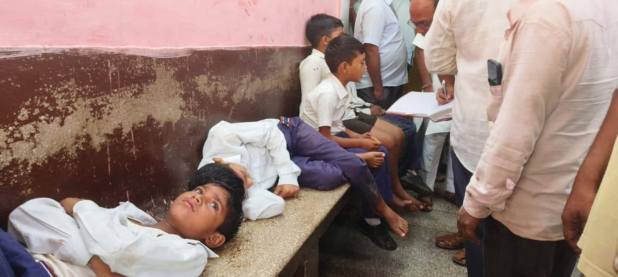 10 school children traveling in an e-rickshaw injured after being hit by a car.