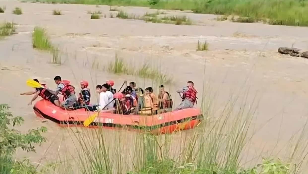 Seven youths stranded in the Banganga River were rescued.