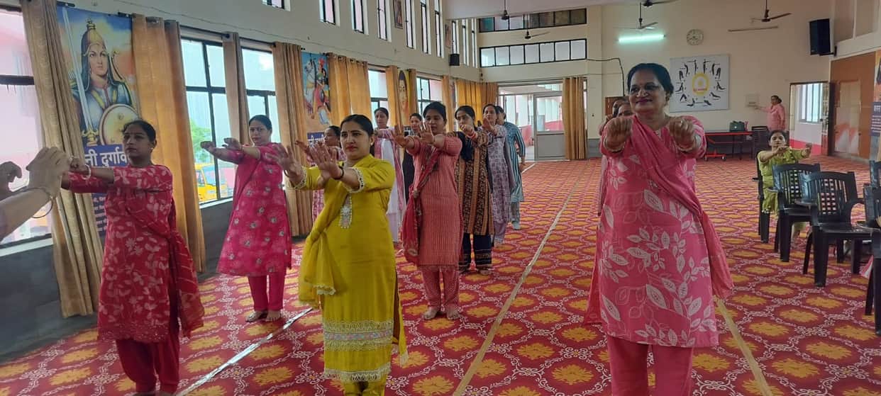Teacher competency classes were held at Geeta Kanya Vidyalaya; teachers were given tips on innovation-based teaching.
