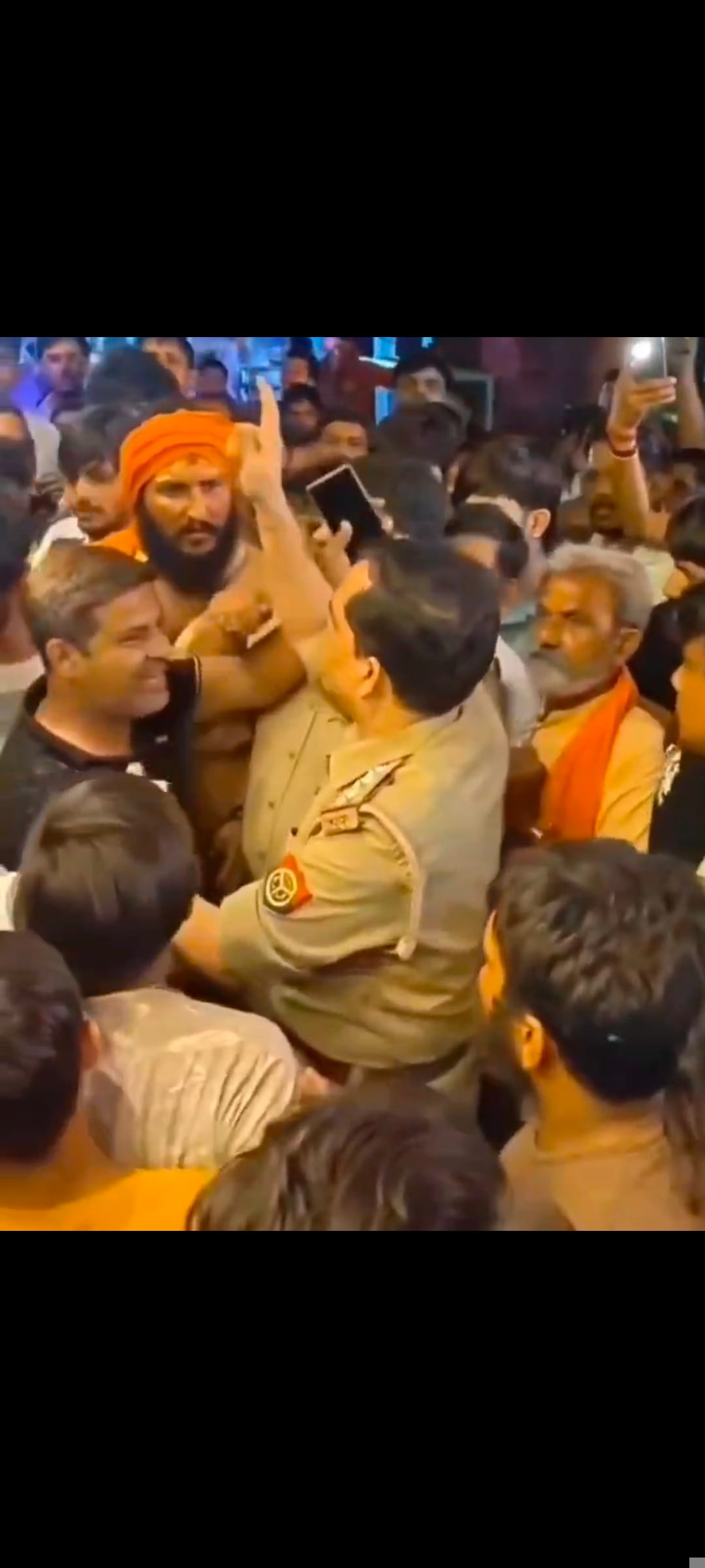 Kanwariyas create a ruckus; tell the inspector,We'll have your uniform stripped off in five minutes