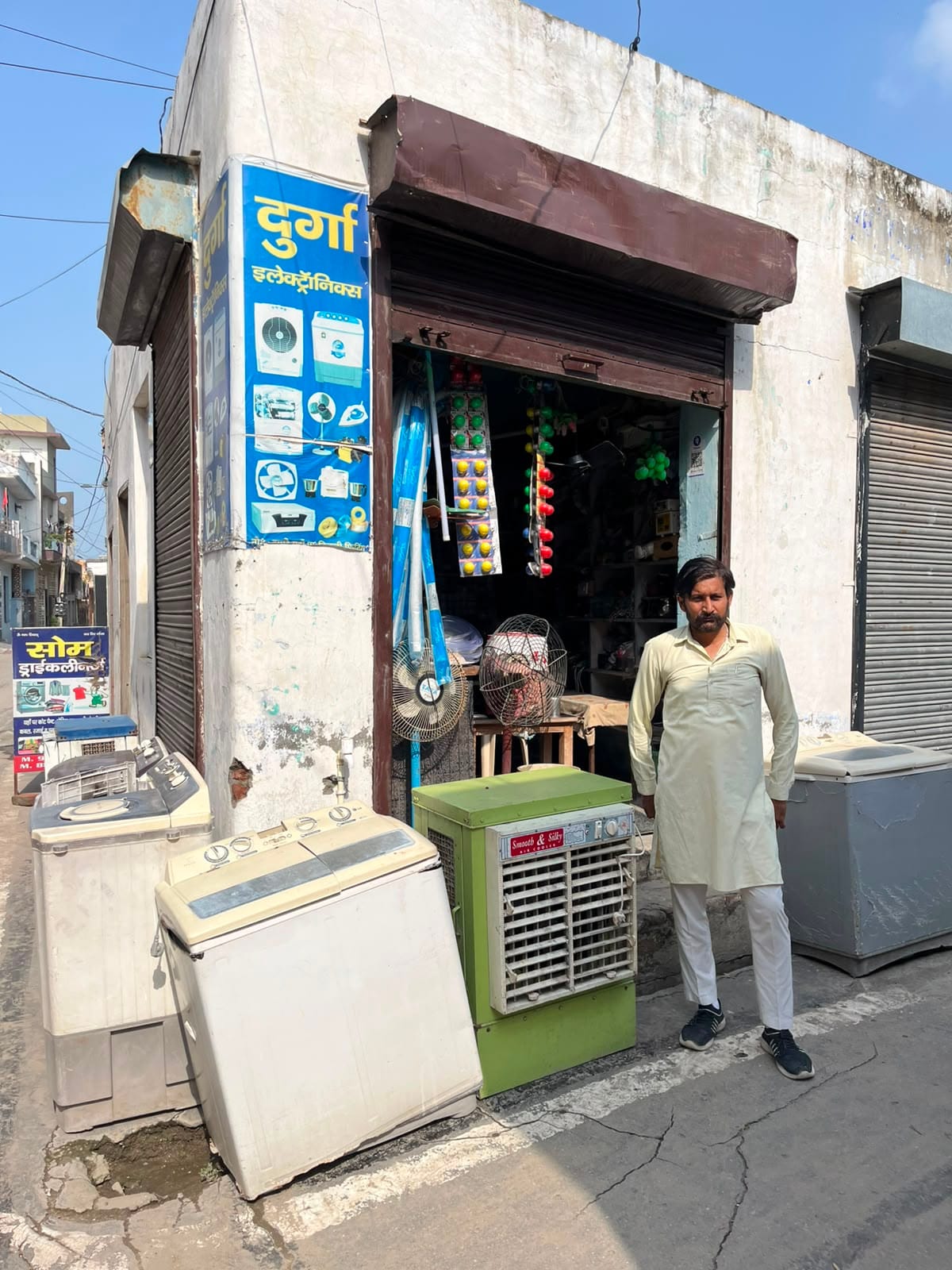 Kurukshetra News: दिनदहाड़े एक इलेक्ट्रॉनिक्स की दुकान में चोरी, घटना सीसीटीवी में कैद