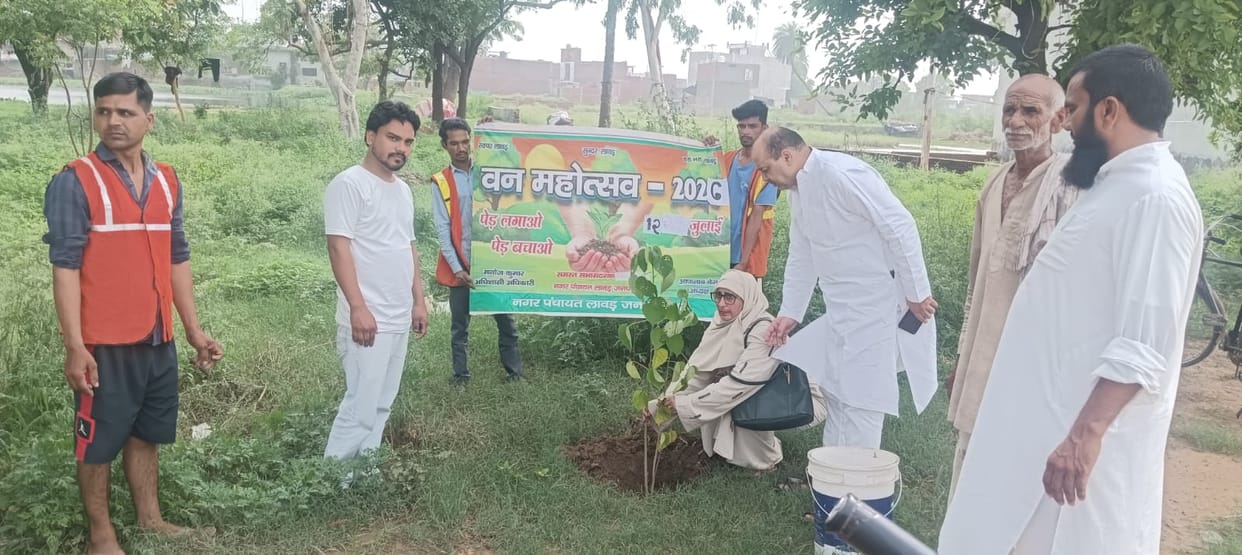 Conveyed a message of environmental conservation by planting saplings.