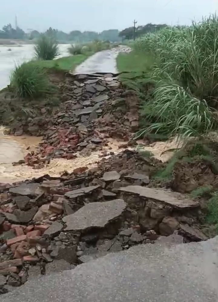 The temporary bridge over the Malan River collapsed, cutting off connectivity to several villages.