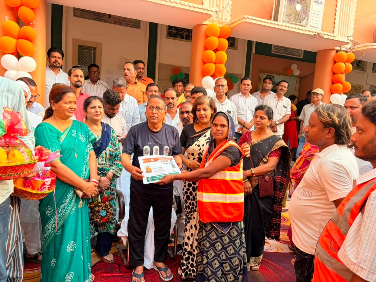 Municipal employees celebrated the Cabinet Minister's birthday.