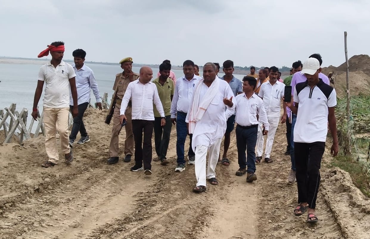 SDM clashes with villagers during inspection of anti-erosion work.