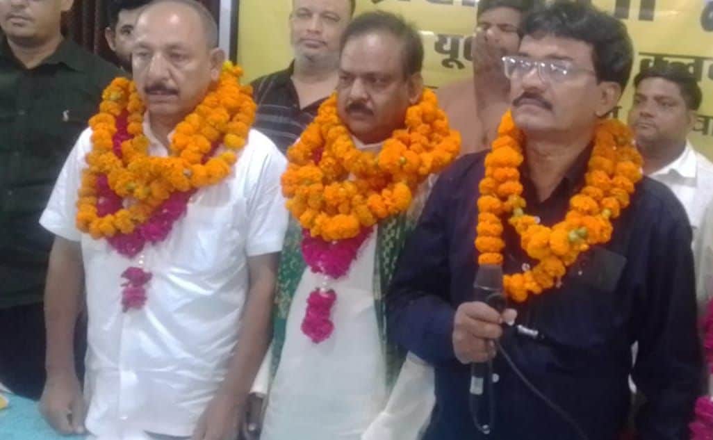 Ravindra became the President and Marif the General Secretary of the E-Rickshaw Morcha.