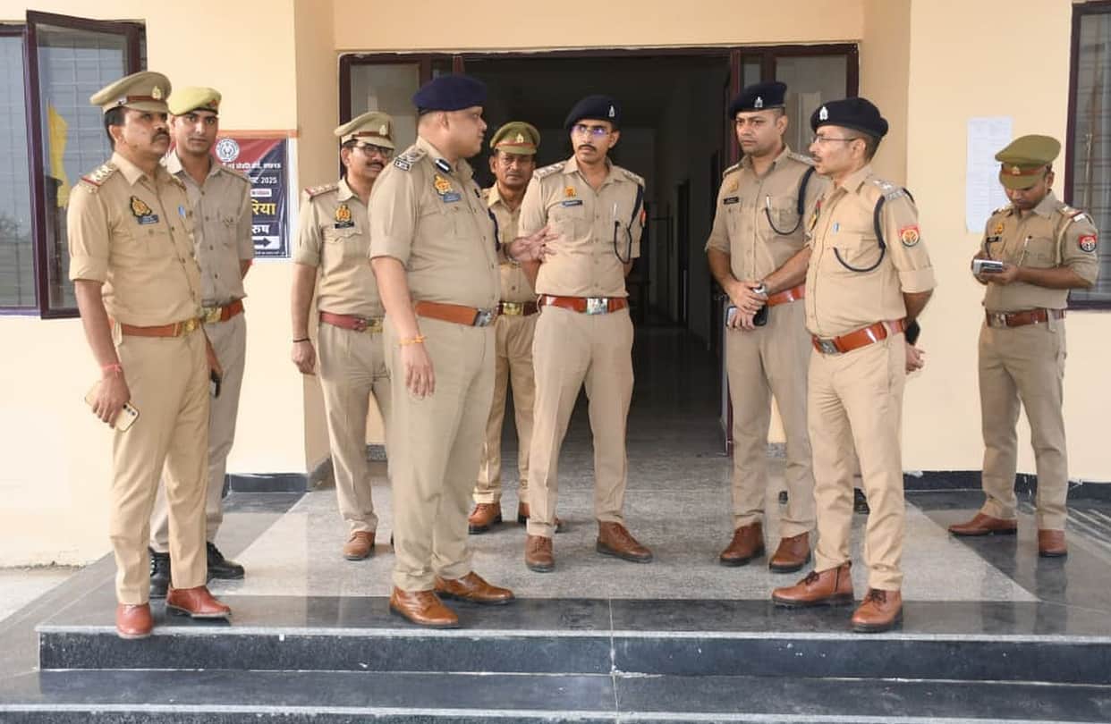DIG inspects preparations for Home Guard recruitment.