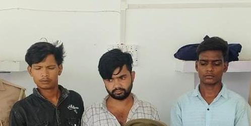 Theft of 28 engine boxes from a moving truck solved; three members of an inter-district gang arrested.