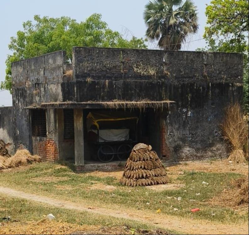 542 government buildings are dilapidated; the district administration has no data on private houses.