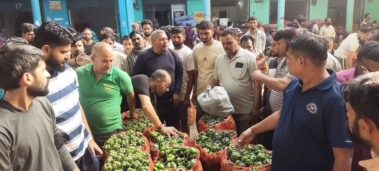 Prices of tomatoes and capsicum drop at the Solan vegetable market.